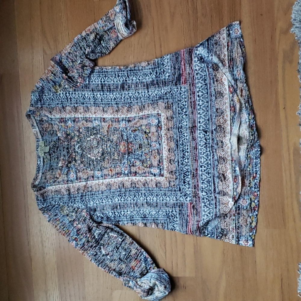 One world 🌎 live and let live top sz small so boho